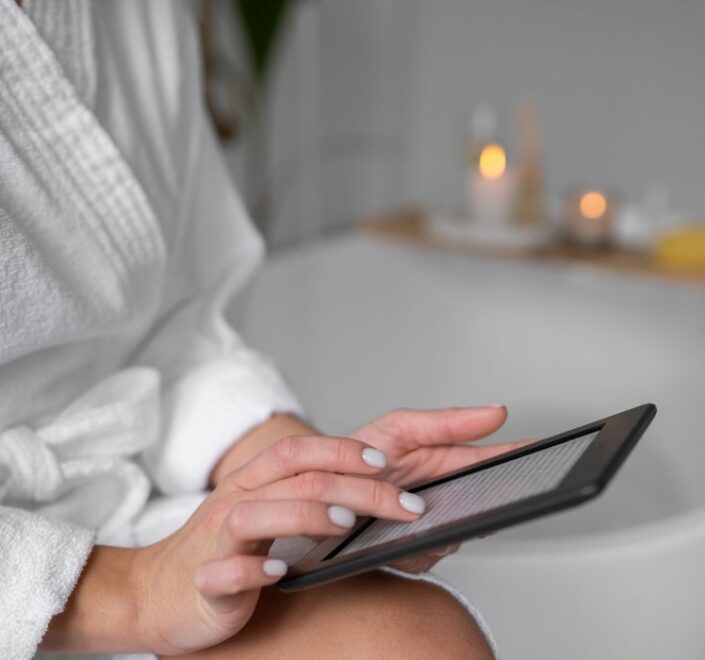 smart phone using in bathroom